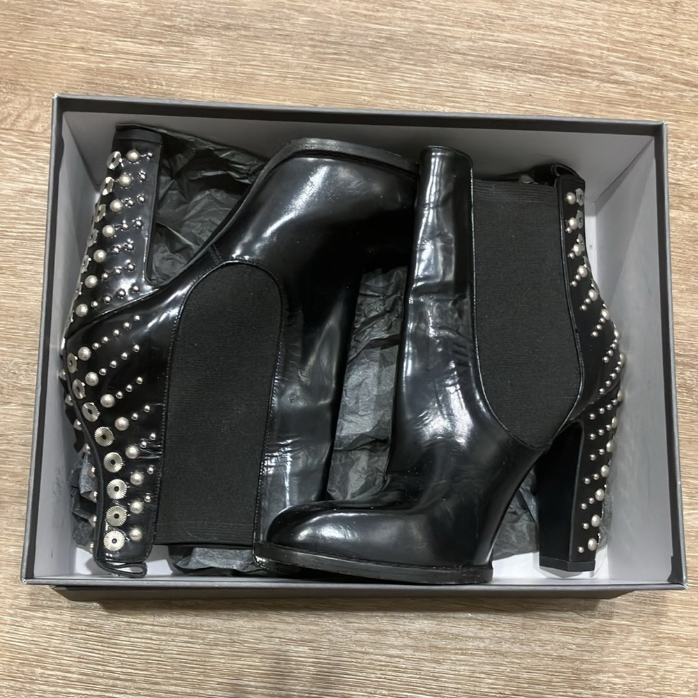 Alexander McQueen studded Chelsea boot 37